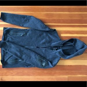 Arcteryx women’s covert hoody.